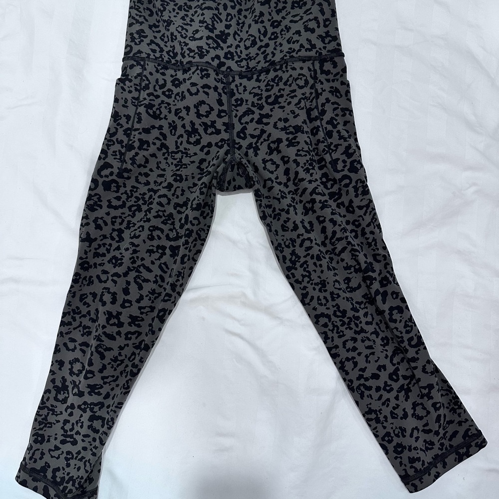 Athleta Black and Gray Patterned Leggings